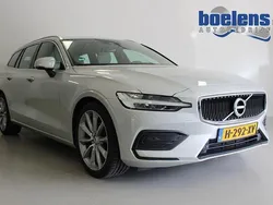 Grau Gebraucht 2020 Volvo V60 Momentum Kombi | 15.292 € (Etwas zu teuer)