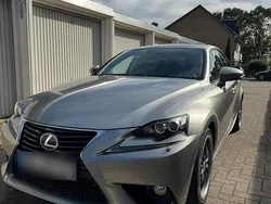 Grau Gebraucht 2013 Lexus IS300h Limousine | 16.499 €