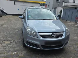 Grau Gebraucht 2006 Opel Zafira Sport Van / Kleinbus | 3.999 € (Fairer Preis)