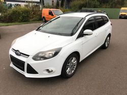 Weiß Gebraucht 2014 Ford Focus Trend Limousine | 3.490 € (Fairer Preis)