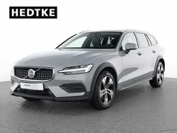 Gebraucht 2023 Volvo V60 CC Kombi | 41.990 € (Teuer)