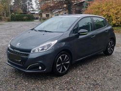 Grau Gebraucht 2016 Peugeot 208 Kleinwagen | 4.950 € (Fairer Preis)