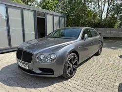 Weiß Gebraucht 2018 Bentley Flying Spur Limousine | 82.000 €