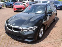 Schwarz metallic Gebraucht 2022 BMW 318 M Sport Kombi | 34.580 € (Teuer)
