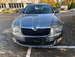 Grau Gebraucht 2011 Skoda Superb Ambition Kombi | 4.299 € (Fairer Preis)
