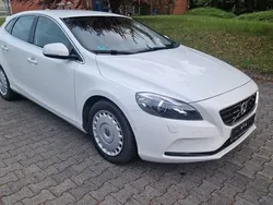 Weiß Gebraucht 2012 Volvo V40 Momentum Kombi | 7.900 € (Guter Preis)