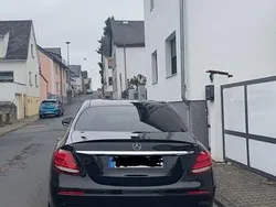 Schwarz Gebraucht 2016 Mercedes E220 AMG line Limousine | 16.999 € (Guter Preis)