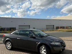 Grau Gebraucht 2005 Renault Mégane Cabriolet Cabrio | 1.600 € (Fairer Preis)