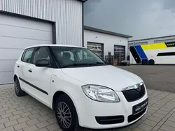 Weiß Gebraucht 2009 Skoda Fabia Classic Limousine | 3.590 € (Fairer Preis)