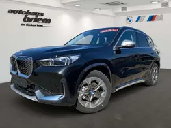 Black sapphire metallic Gebraucht 2025 BMW iX1 xLine SUV | 44.040 € (Fairer Preis)