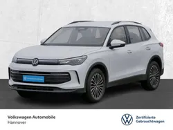 Oryxweiß perlmutteffekt Gebraucht 2024 VW Tiguan Life SUV | 37.450 € (Etwas zu teuer)