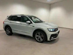 Silber Gebraucht 2018 VW Tiguan Allspace R-line SUV | 26.900 €
