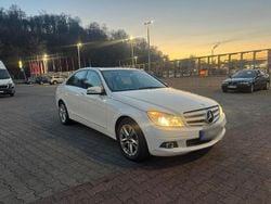 Weiß Gebraucht 2010 Mercedes C200 Avantgarde Limousine | 12.800 € (Teuer)