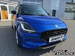 Rot Neu 2025 Suzuki Swift Comfort Limousine | 20.120 €