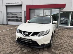 Weiß Gebraucht 2016 Nissan Qashqai SUV | 10.888 € (Fairer Preis)