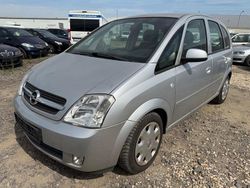 Silber Gebraucht 2005 Opel Meriva Edition Van / Kleinbus | 2.990 € (Etwas zu teuer)