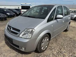 Silber Gebraucht 2005 Opel Meriva Edition Van / Kleinbus | 2.990 € (Etwas zu teuer)
