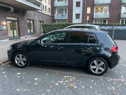 Schwarz Gebraucht 2015 VW Golf VII Comfortline Kleinwagen | 8.599 € (Fairer Preis)