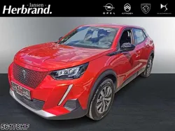 Lackierung elixierrot/typ ver Gebraucht 2023 Peugeot e-2008 Active SUV | 23.889 € (Etwas zu teuer)