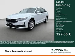 Weiß Gebraucht 2025 Skoda Octavia Selection Kombi | 31.977 € (Superpreis)