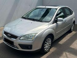 Silber Gebraucht 2006 Ford Focus Ghia Limousine | 3.650 € (Fairer Preis)