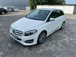 Weiß Gebraucht 2018 Mercedes B220 Urban Van / Kleinbus | 23.500 € (Teuer)