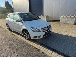 Weiß Gebraucht 2013 Mercedes B180 Sport Van / Kleinbus | 3.300 €