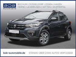 Grau Gebraucht 2022 Dacia Sandero Stepway SUV | 15.444 € (Fairer Preis)