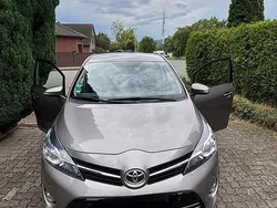 Braun Gebraucht 2014 Toyota Verso Life Van / Kleinbus | 12.300 € (Etwas zu teuer)