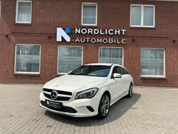 Weiß Gebraucht 2017 Mercedes CLA180 Shooting Brake Urban Kombi | 13.490 € (Fairer Preis)