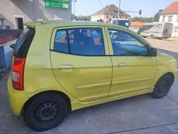 Gelb Gebraucht 2007 Kia Picanto Kleinwagen | 900 € (Guter Preis)