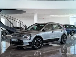 Grau Gebraucht 2023 Kia e-Niro 2 SUV | 30.080 € (Fairer Preis)