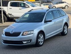 Silber Gebraucht 2015 Skoda Octavia Ambition Kombi | 4.290 €