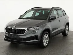 Graphitegrau metallic Neu 2025 Skoda Karoq Selection SUV | 34.995 € (Fairer Preis)