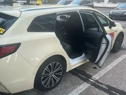 Gelb Gebraucht 2023 Toyota Corolla Comfort Kombi | 20.900 € (Guter Preis)
