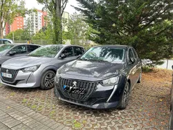Schwarz schwarz perla nera (metallic) Gebraucht 2023 Peugeot 208 Allure Kleinwagen | 15.280 € (Fairer Preis)