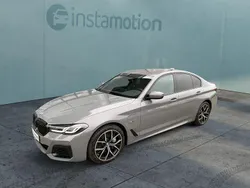 Grau Gebraucht 2022 BMW 545e M Sport Limousine | 45.599 € (Guter Preis)