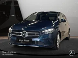 Blau Gebraucht 2020 Mercedes B200 Progressive Van / Kleinbus | 25.490 € (Fairer Preis)