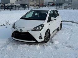 Weiß Gebraucht 2018 Toyota Yaris Hybrid Team Kleinwagen | 13.499 € (Fairer Preis)