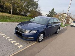Blau Gebraucht 2018 Skoda Octavia Clever Kombi | 9.900 € (Guter Preis)