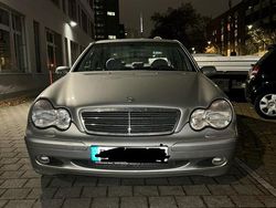 Silber Gebraucht 2001 Mercedes C200 Limousine | 2.650 €