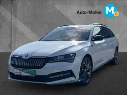 Weiß Gebraucht 2020 Skoda Superb SportLine Kombi | 25.490 € (Fairer Preis)