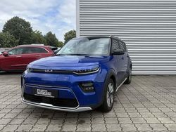Neptunblau met. mit kontrastfarbe schwarz Gebraucht 2024 Kia Soul EV Inspiration SUV | 33.980 € (Etwas zu teuer)