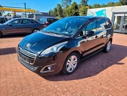 Schwarz Gebraucht 2015 Peugeot 5008 Allure Van / Kleinbus | 10.690 € (Teuer)