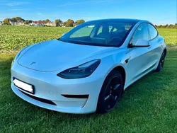 Weiß Gebraucht 2021 Tesla Model 3 Standard Range Plus Limousine | 24.900 € (Guter Preis)