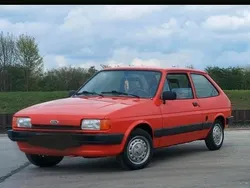 Rot Gebraucht 1984 Ford Fiesta Kleinwagen | 800 €