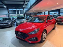 Rot Gebraucht 2021 Hyundai i30 Pure Limousine | 11.990 € (Superpreis)