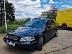 Blau Gebraucht 1998 Volvo V40 Kombi | 1.900 € (Guter Preis)