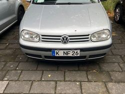Silber Gebraucht 2003 VW Golf IV Basis Limousine | 800 € (Fairer Preis)
