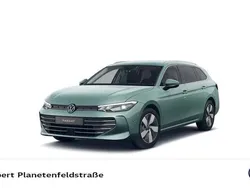 Grün Gebraucht 2024 VW Passat Business Kombi | 33.622 € (Fairer Preis)